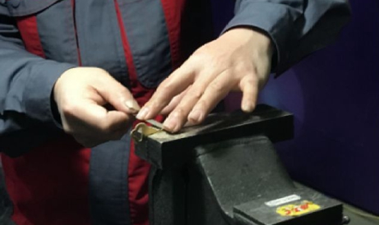 徒手配鑰匙、冰火焊鋼管……這些航天工匠們的超群技藝令人嘆服！