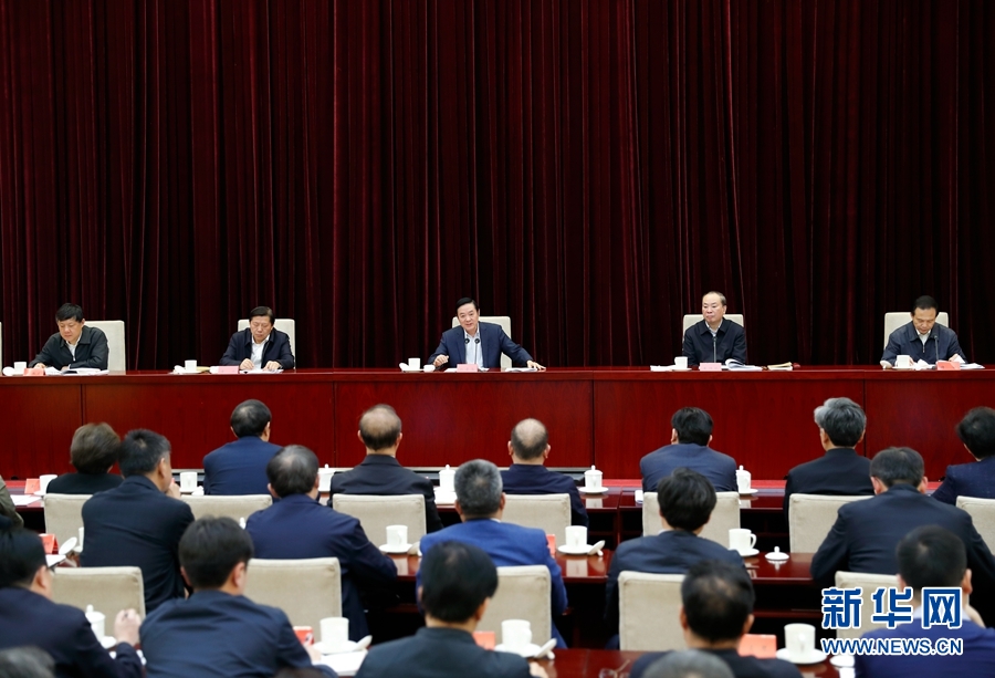 4月13日，中央宣傳部、中央政法委在北京召開貫徹落實《關于進一步把社會主義核心價值觀融入法治建設的指導意見》電視電話會議。中共中央政治局委員、中央書記處書記、中宣部部長劉奇葆出席會議并講話。新華社記者丁海濤攝