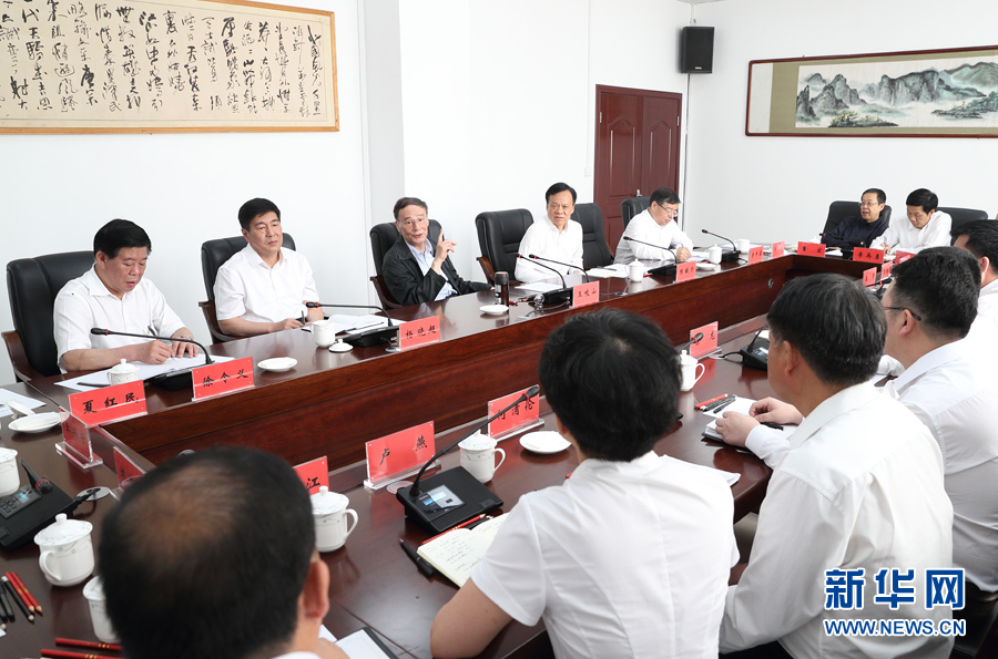 6月20日至22日，中共中央政治局常委、中央紀委書記王岐山在貴州省檢查紀檢監察工作。這是6月21日，王岐山在修文縣委紀委座談會上講話。新華社記者 王曄 攝