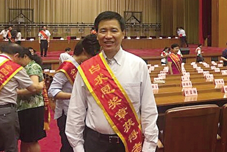 黃國寧被授予我國衛生行業的最高榮譽“白求恩獎章”。