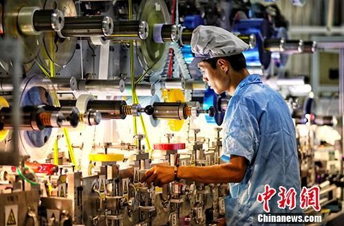 圖為江蘇鹽城一家企業內的生產景象。<a target='_blank' ><p  align=