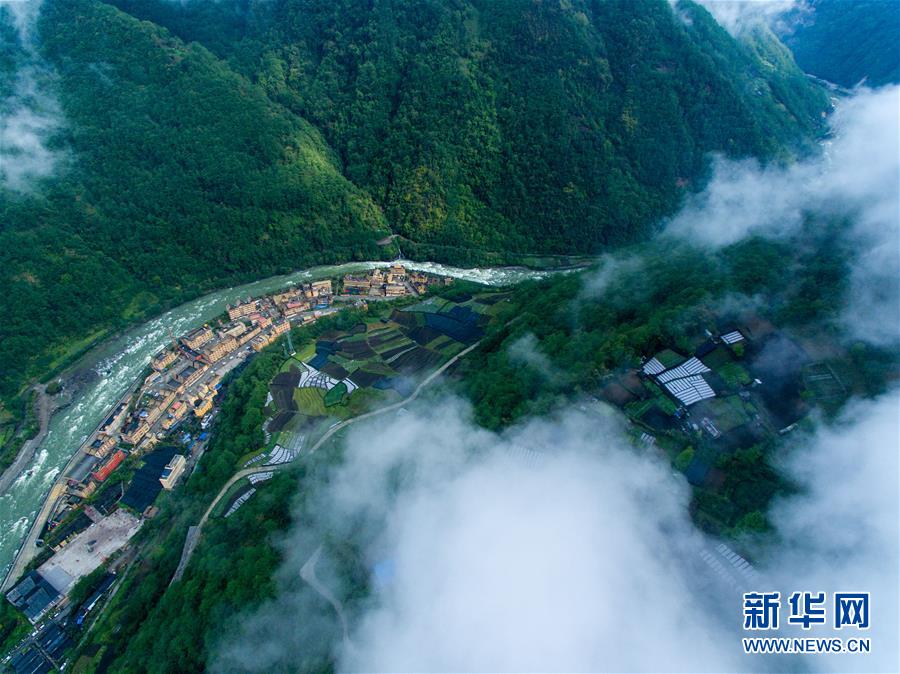 (壯麗70年·奮斗新時(shí)代·圖文互動(dòng))(1)獨(dú)龍江畔,這個(gè)民族“一躍千年”