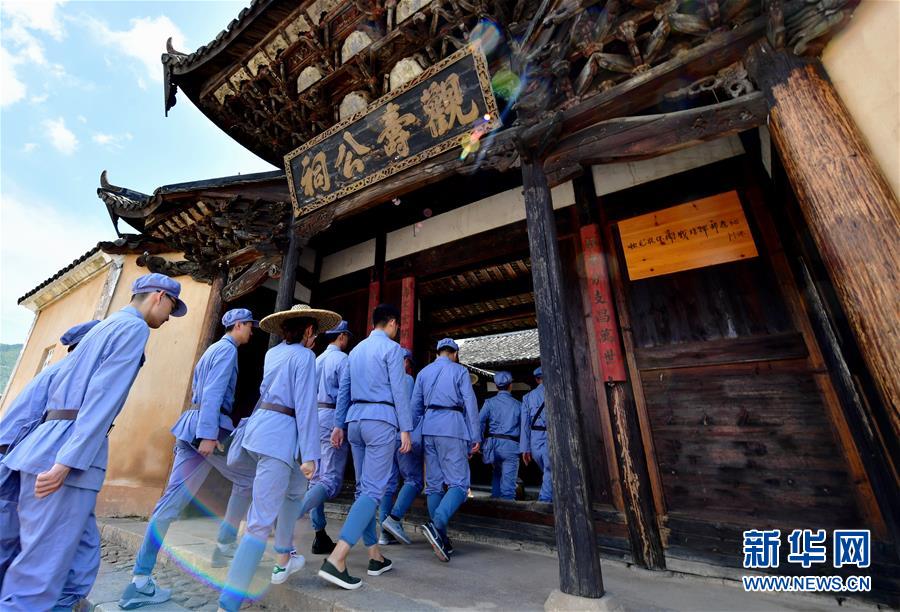 （新華全媒頭條·不忘初心、牢記使命——記者再走長征路·圖文互動）（10）風展紅旗如畫——來自長征出發(fā)地長汀、寧化的紅色信仰報告 