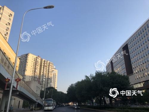今晨北京天氣晴朗，陽光明媚。（圖/王曉）