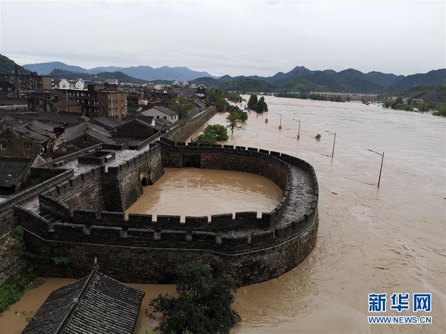 （關注“利奇馬”·圖文互動）（3）古城洪災 八方馳援——洪水災害下的浙江臨海現(xiàn)場目擊