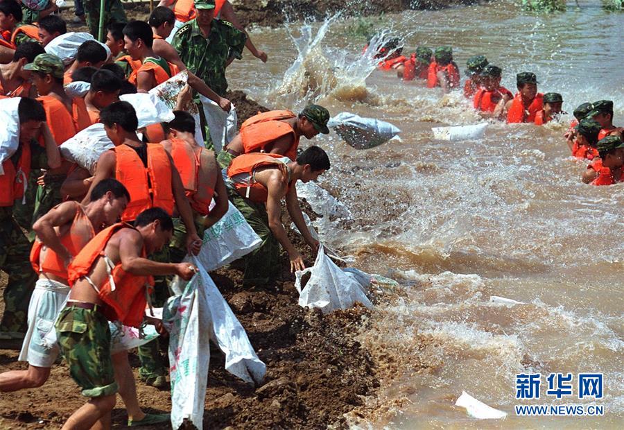 （圖文互動）（3）為了“中國號”巨輪揚帆遠航——中國共產黨領導下的人民軍隊忠于祖國、服務人民啟示錄