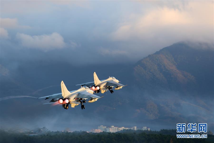 （新華全媒頭條·圖文互動）（2）沿著中國特色強(qiáng)軍之路闊步前進(jìn)——黨中央、中央軍委領(lǐng)導(dǎo)推進(jìn)國防和軍隊(duì)建設(shè)70年紀(jì)實(shí)