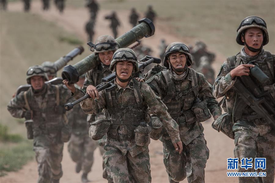 （新華全媒頭條·圖文互動）（13）沿著中國特色強(qiáng)軍之路闊步前進(jìn)——黨中央、中央軍委領(lǐng)導(dǎo)推進(jìn)國防和軍隊(duì)建設(shè)70年紀(jì)實(shí)