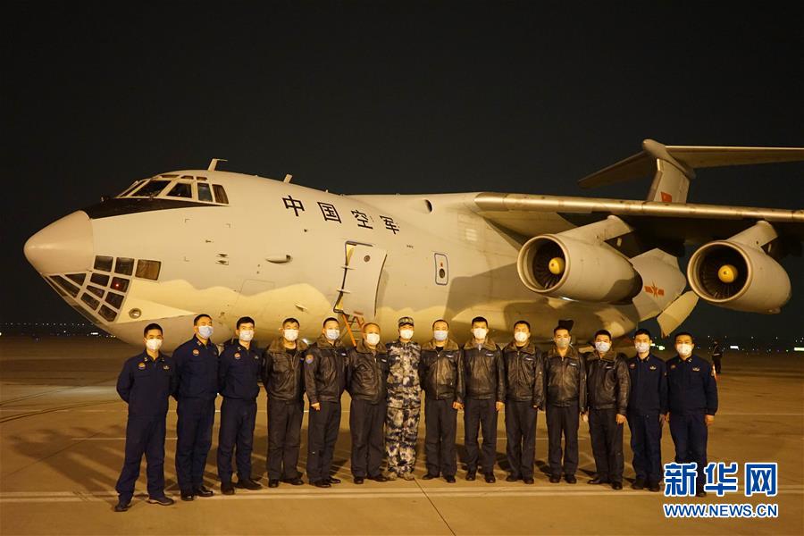 （新型肺炎疫情防控·圖文互動）（2）除夕夜，他們這樣出征——空軍軍醫(yī)大學(xué)醫(yī)療隊出征武漢疫區(qū)見聞