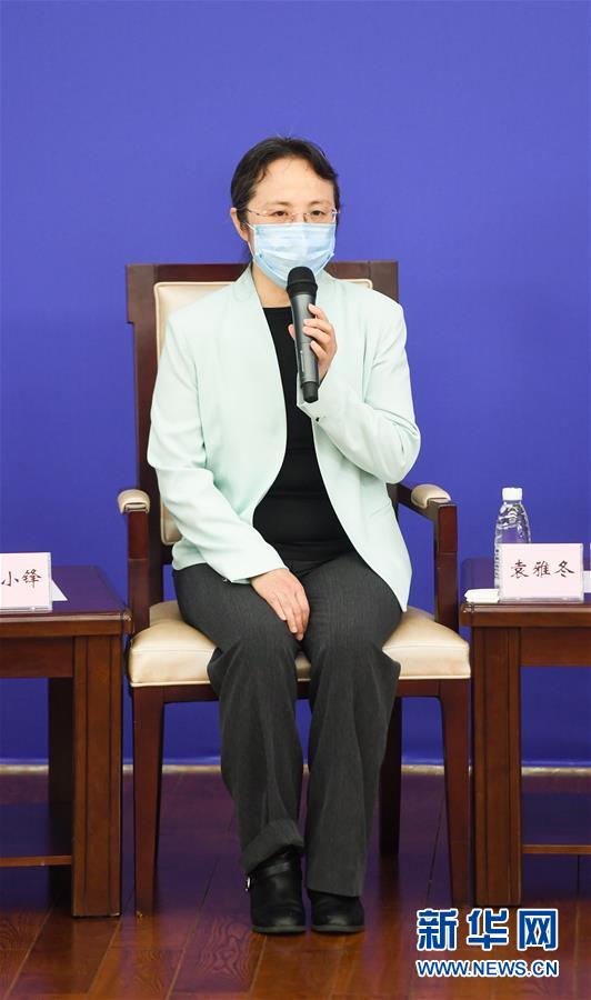 （聚焦疫情防控·新華視界）（2）國(guó)新辦舉行疫情防控一線(xiàn)巾幗奮斗者記者見(jiàn)面會(huì)