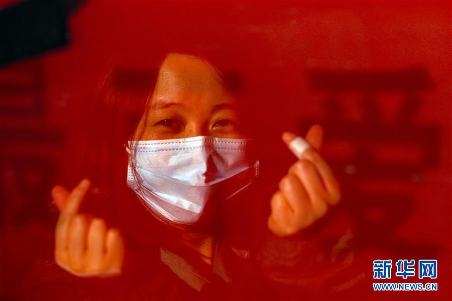 （新華全媒頭條·圖文互動(dòng)）（5）最美逆行者，武漢永遠(yuǎn)記得你！——首批援鄂醫(yī)療隊(duì)返程紀(jì)實(shí)