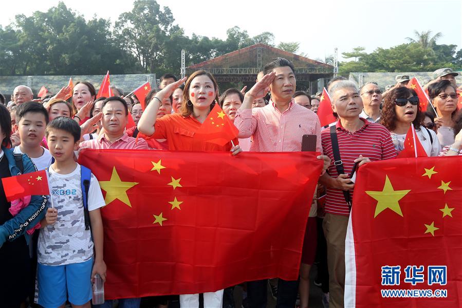 （圖文互動）（1）“我和我的祖國，一刻也不能分割”——解放軍駐香港部隊與市民共同慶祝國慶70周年見聞