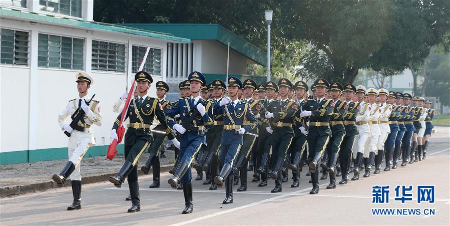 （圖文互動）（5）“我和我的祖國，一刻也不能分割”——解放軍駐香港部隊與市民共同慶祝國慶70周年見聞