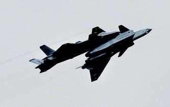 “殲-20，你不要飛得那么快……”
