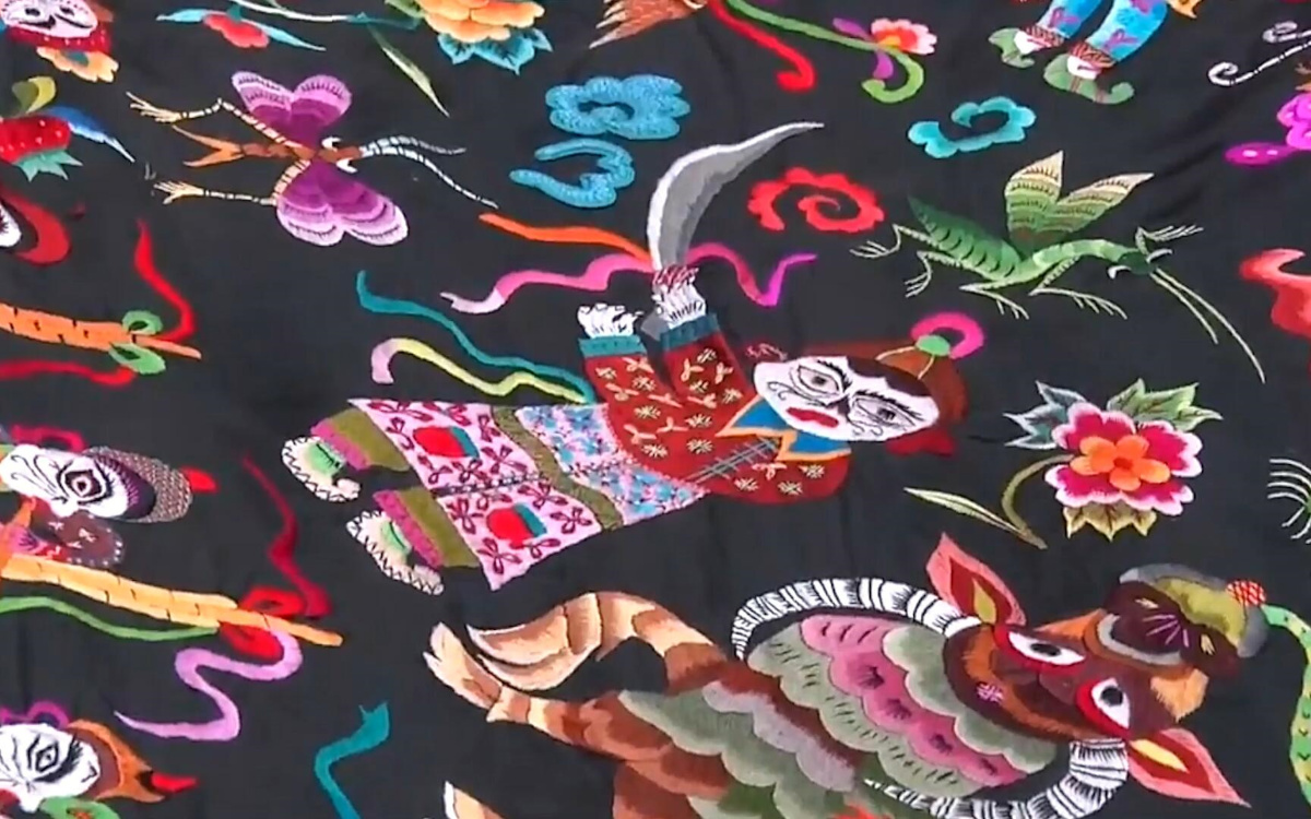 苗繡繡品慢慢得到市場認可，回鄉(xiāng)的繡娘逐漸多了起來