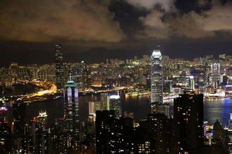 中央對香港行政長官是有標準的，是一貫的