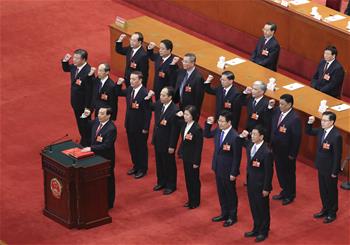 新當選的全國人大常委會副委員長、秘書長進行憲法宣誓