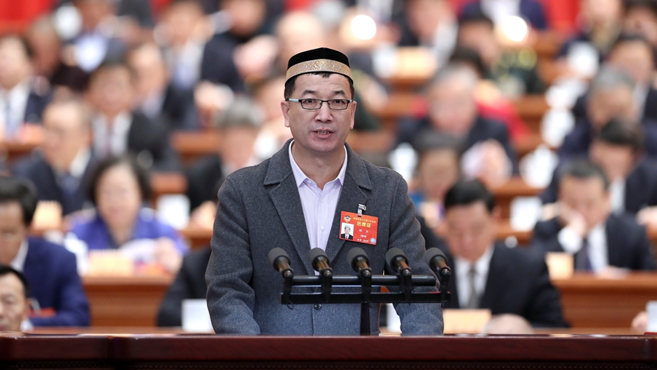新疆維吾爾自治區呼圖壁縣政協副主席、伊斯蘭教協會會長，呼圖壁縣城鎮陜西寺阿訇 楊杰