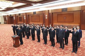 國務院部長、委員會主任、中國人民銀行行長、審計長進行憲法宣誓