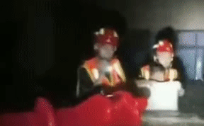 整理箱變小船 小朋友，消防員叔叔來了！