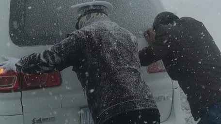 “冰雕”交警找到了！致敬戰(zhàn)斗在抗風(fēng)雪一線的交警