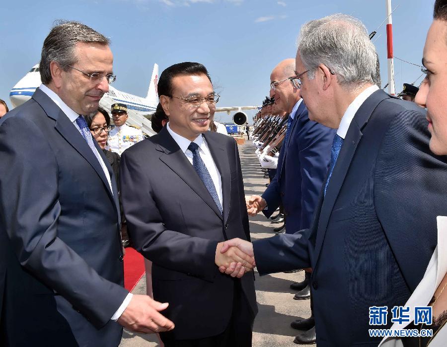 6月19日，國務院總理李克強乘專機抵達雅典國際機場，開始對希臘進行正式訪問。希臘總理薩馬拉斯在機場為李克強舉行隆重的歡迎儀式。新華社記者 李濤 攝