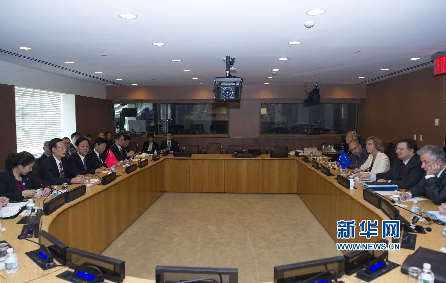  9月23日，正在紐約出席聯合國氣候峰會的國家主席習近平特使、國務院副總理張高麗在紐約聯合國總部會見歐盟委員會主席巴羅佐。新華社記者 王曄 攝 