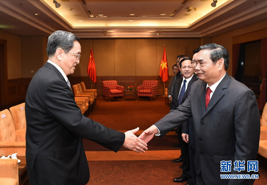 12月25日至27日，中共中央政治局常委、全國政協主席俞正聲對越南進行正式訪問。這是12月25日，俞正聲在河內會見越共中央書記處常務書記黎鴻英。 新華社記者劉建生攝