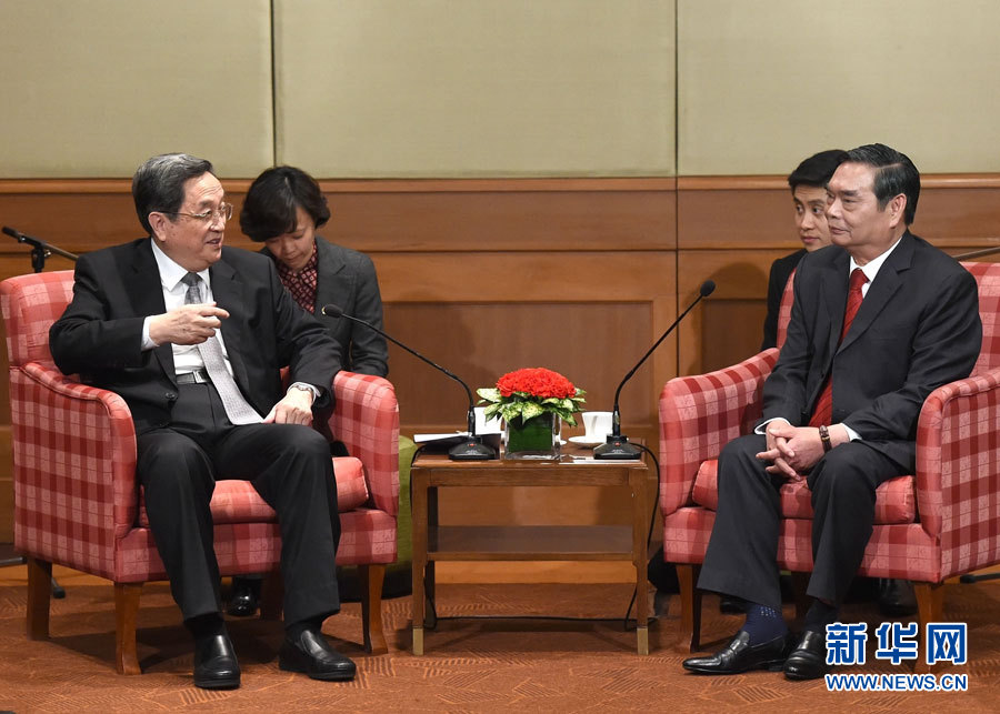 12月25日至27日，中共中央政治局常委、全國政協主席俞正聲對越南進行正式訪問。這是12月25日，俞正聲在河內會見越共中央書記處常務書記黎鴻英。 新華社記者劉建生攝