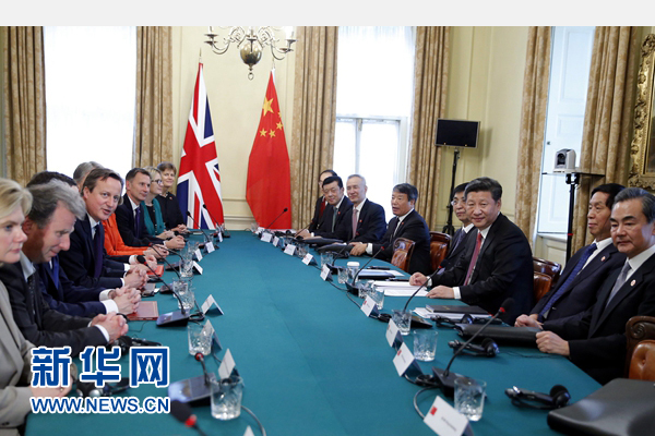 10月21日，國家主席習(xí)近平在倫敦唐寧街首相府同英國首相卡梅倫舉行會談。 新華社記者 鞠鵬 攝 