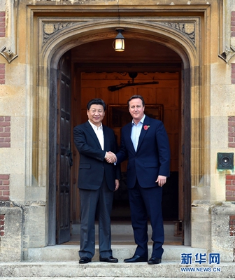 10月22日，國家主席習(xí)近平在契克斯首相鄉(xiāng)間別墅同英國首相卡梅倫再次會晤。 新華社記者 饒愛民 攝
