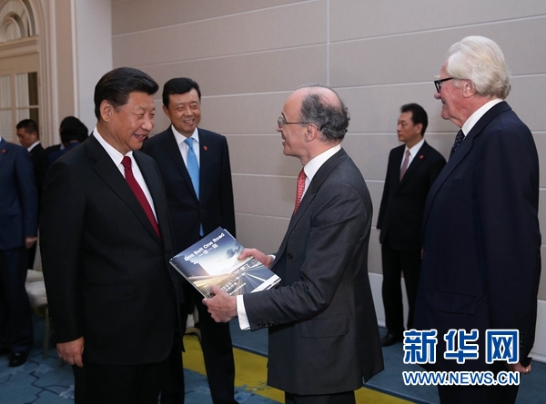 10月22日，國(guó)家主席習(xí)近平在倫敦集體會(huì)見英國(guó)前首相布朗等英國(guó)友人。新華社記者 龐興雷 攝 