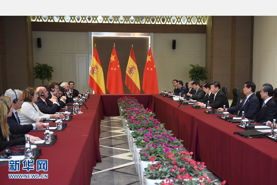 11月16日，國家主席習近平在土耳其安塔利亞會見西班牙首相拉霍伊。 新華社記者 張鐸 攝