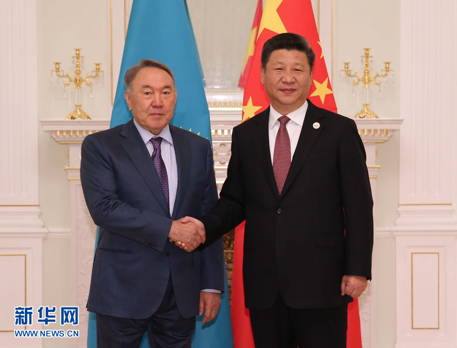  6月24日，國(guó)家主席習(xí)近平在塔什干會(huì)見哈薩克斯坦總統(tǒng)納扎爾巴耶夫。 新華社記者 蘭紅光 攝 