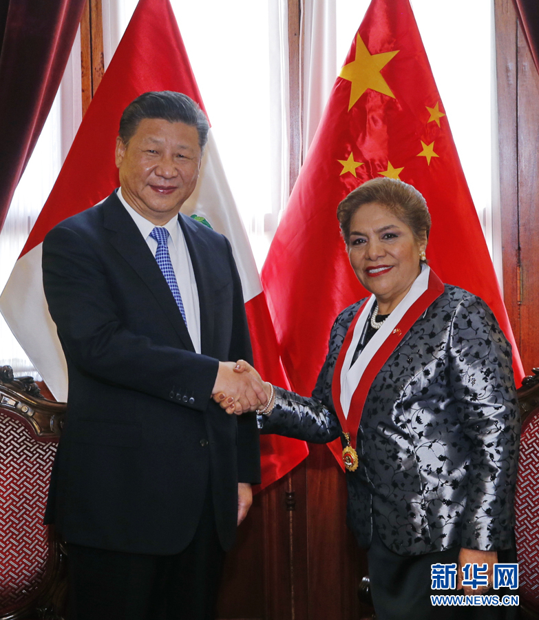 11月21日，國(guó)家主席習(xí)近平在利馬會(huì)見秘魯國(guó)會(huì)主席薩爾加多。新華社記者 鞠鵬 攝