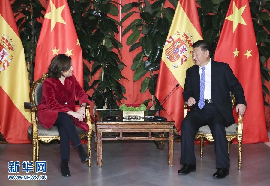 11月24日，國家主席習近平在西班牙大加那利島會見西班牙副首相薩恩斯。 新華社記者 蘭紅光 攝