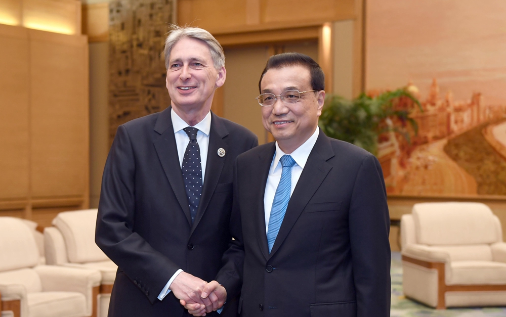 李克強(qiáng)會見英國首相特使、財政大臣哈蒙德